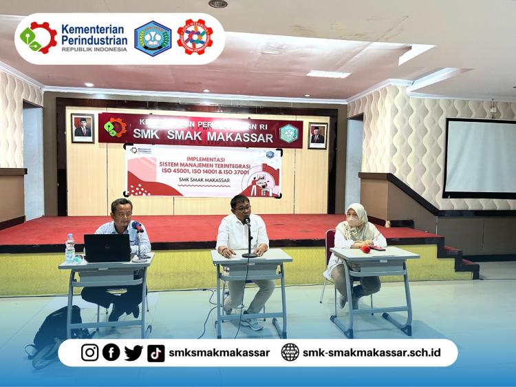 { S M A K - M A K A S S A R} : Implementasi sistem manajemen terintegrasi SMK SMAK Makassar